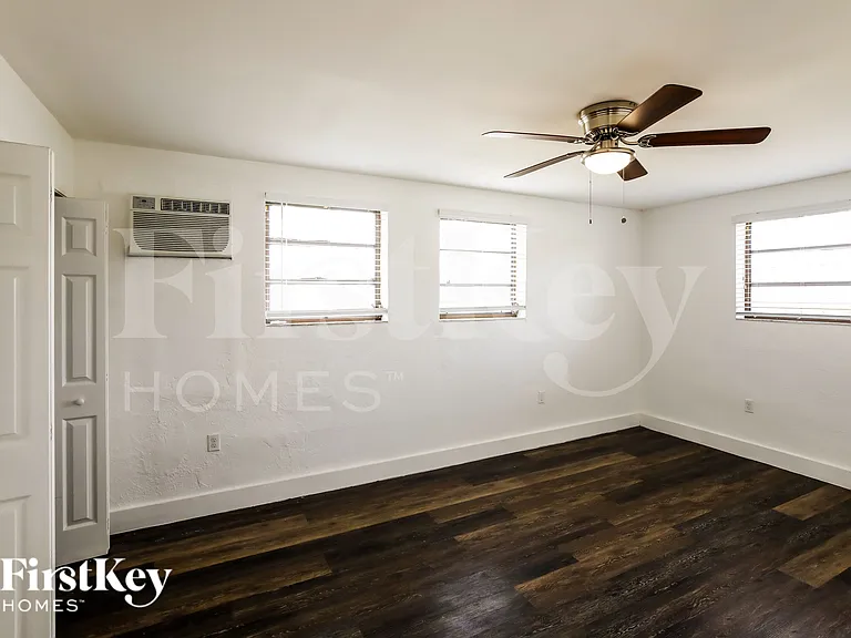 10020 SW 37th St — Photo 11