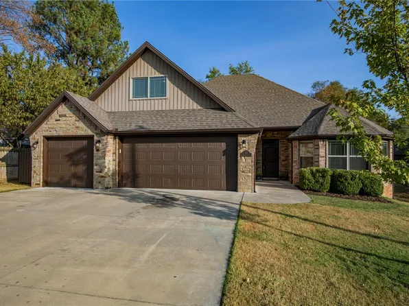 115 Grand Ct, Siloam Springs, AR 72761