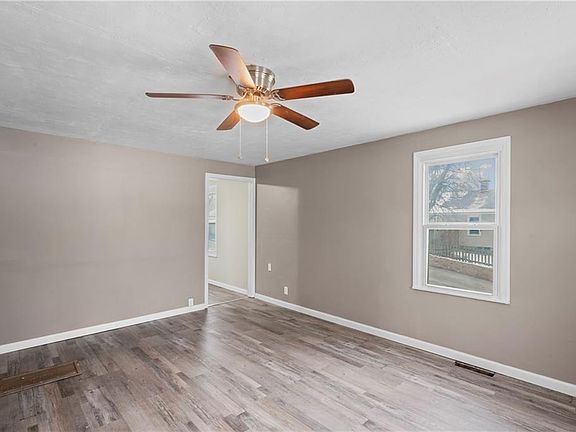 2nd image of 243 N Evanston Ave