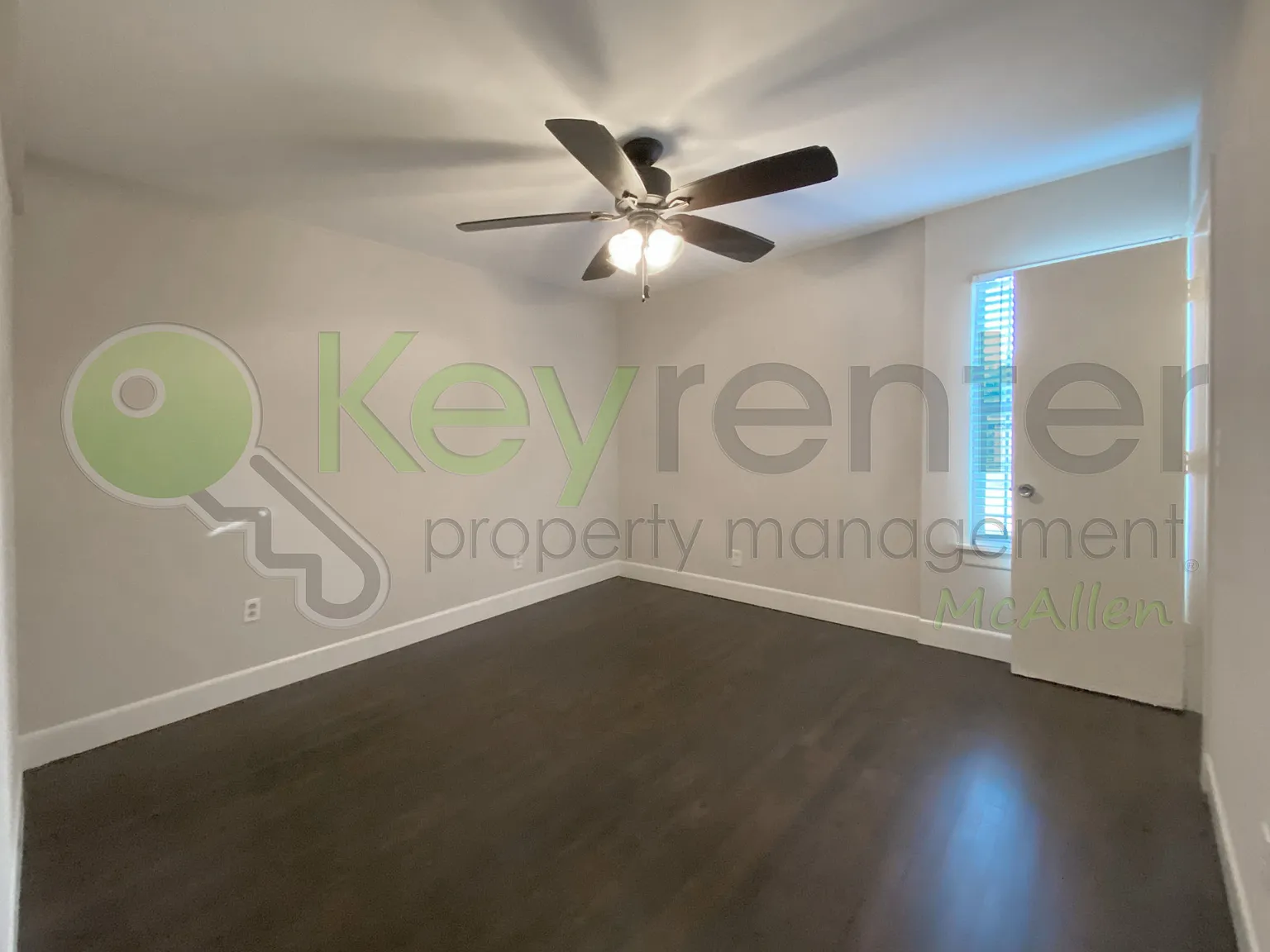 Charming 3 bedroom 2 bath home + Detached Studio — Photo 4