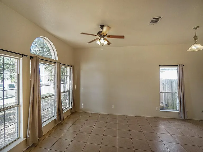 121 Shenandoah Trl — Photo 3