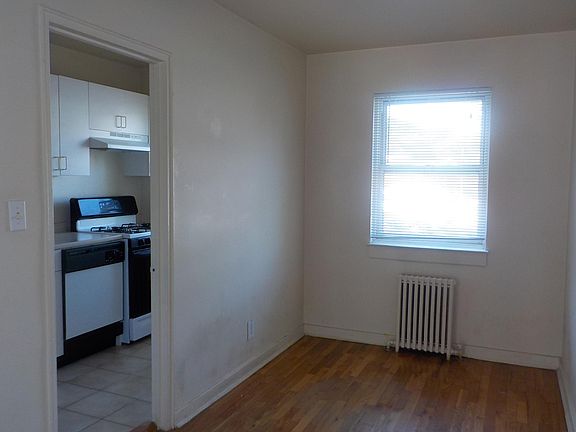 3rd image of 24549 76th Ave Floor 1