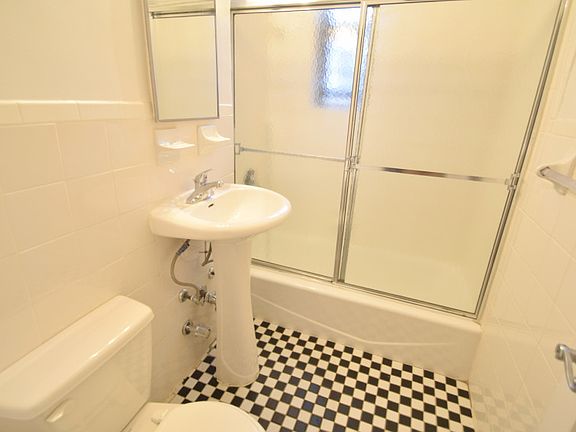 River Hill Gardens - MHC Bathroom