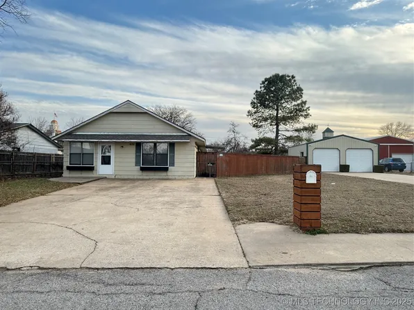 622 E C St, Jenks, OK 74037