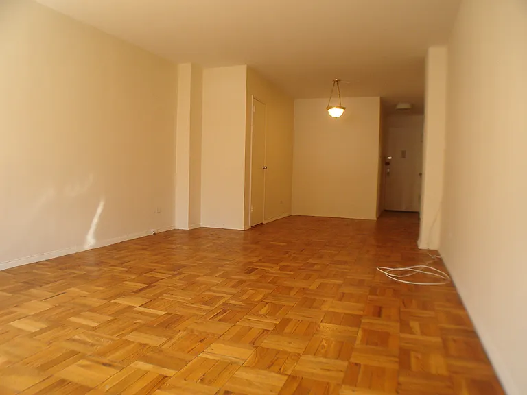 320 E 54th St #6G — Photo 3