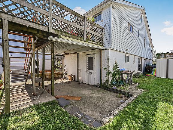 2nd image of 99-59-165 Avenue 1