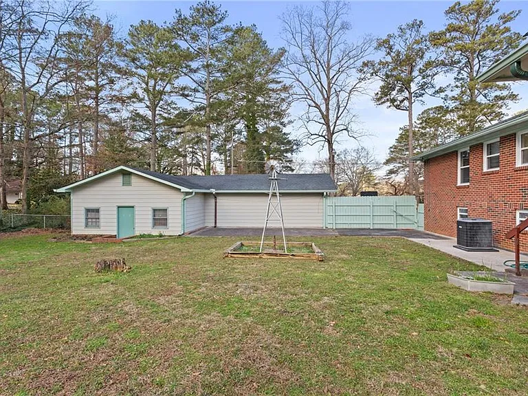798 Bank St SE — Photo 35