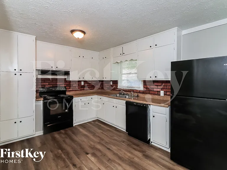 5379 Park Ave — Photo 7