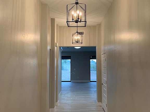 4th image of 3226 Iroquois Dr