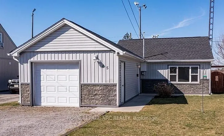 3 bed, $2,200 — Photo 1