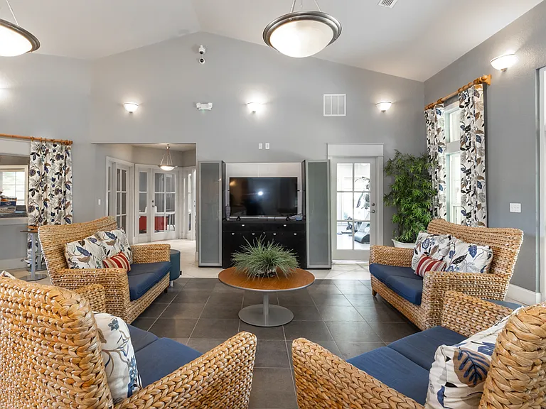 Riviera South Apartments — Photo 9