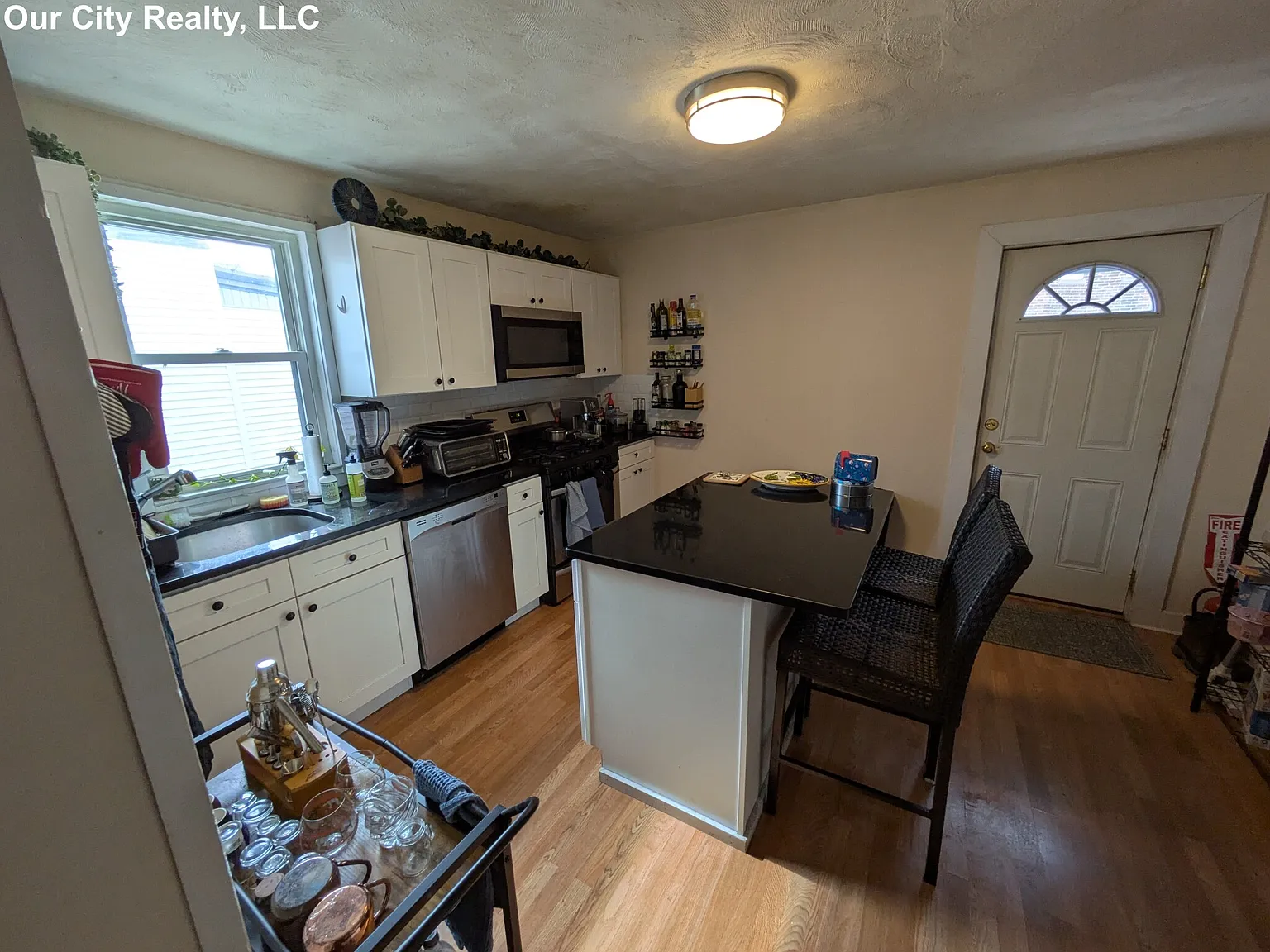 4 bed, 2.0 bath, $4,200 — Photo 2