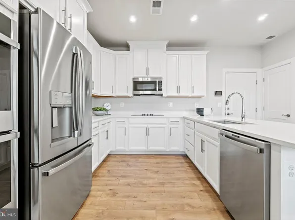 215 Park Central Ter #A, Manassas, VA 20111