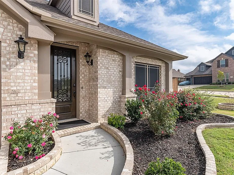 2210 Moon Dance Ln — Photo 3
