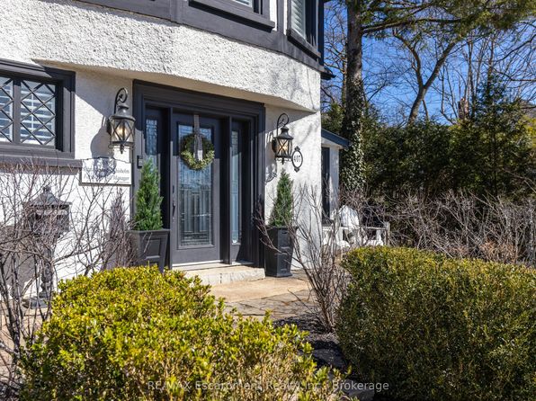 407 Trafalgar Rd, Oakville, ON L6J 3H8
