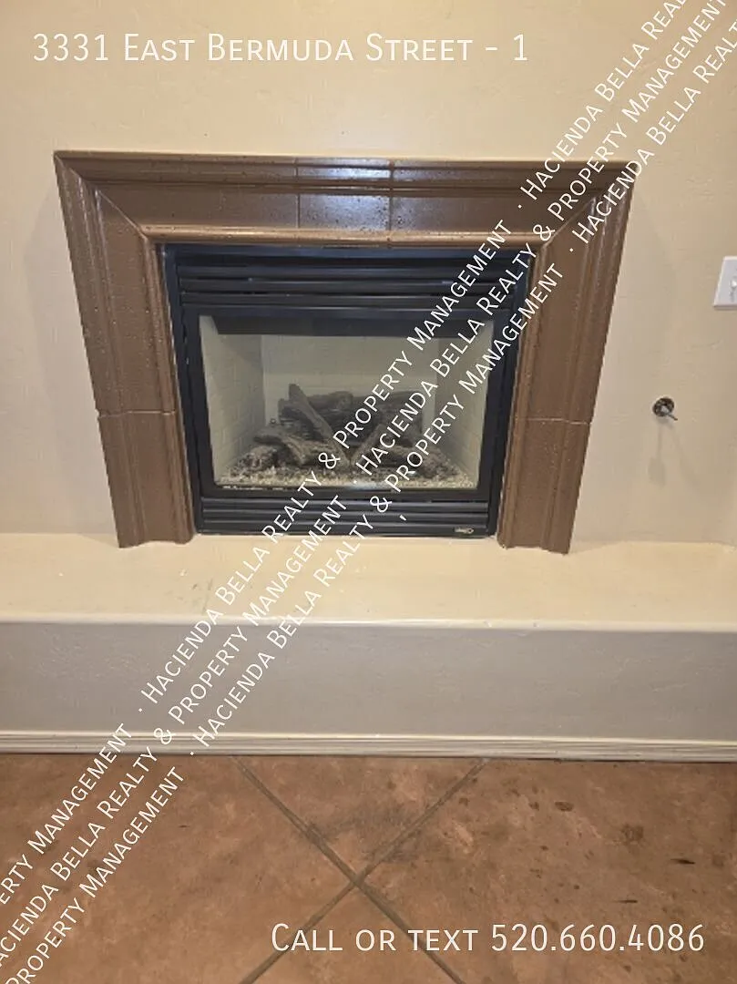 Great 2 Bedroom/ 2 Bath Townhouse Style Apartment Available in October — Photo 4