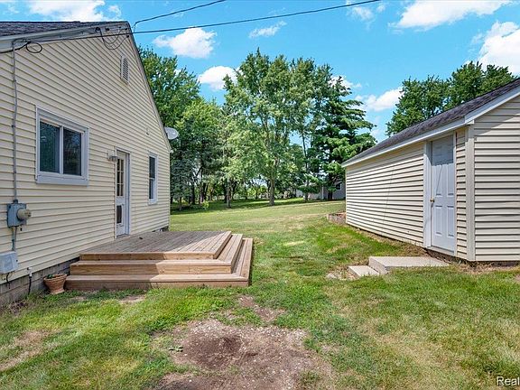 5th image of 3852 N Lapeer Rd