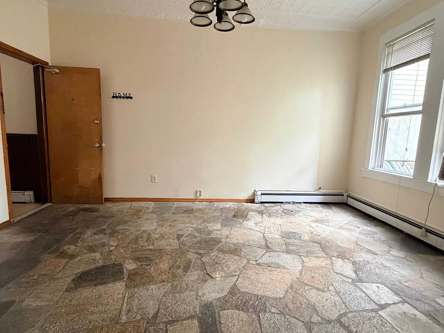 2 bed, 700 sqft, $2,100 — Photo 2