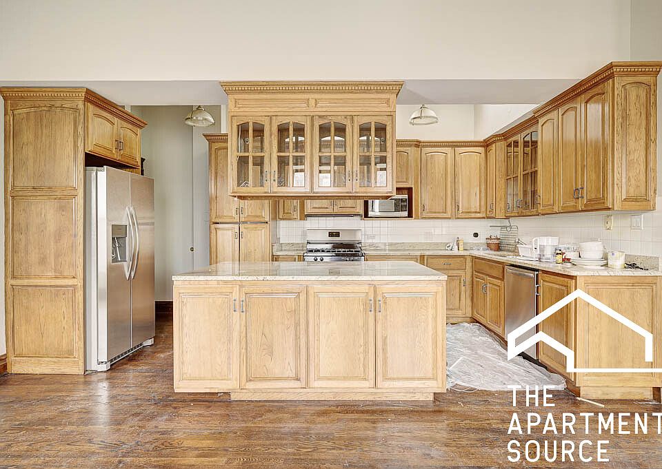 1st image of 646 N Damen Ave #2F