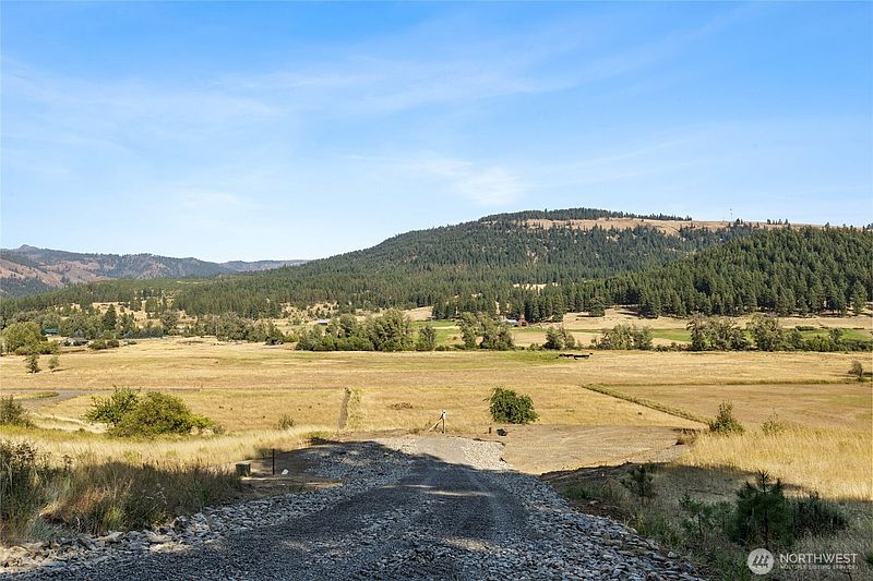 4th image of 1080 Ranch Road