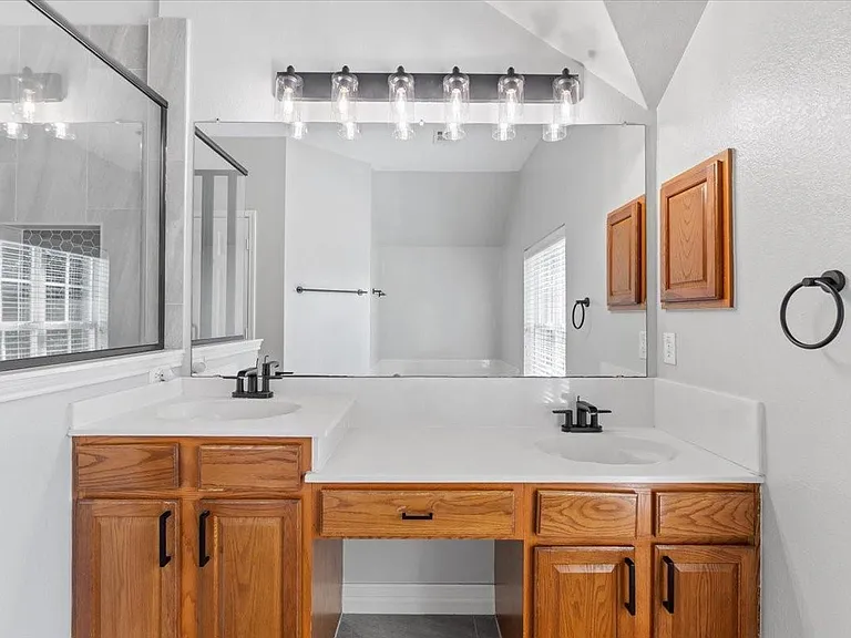 1121 London Dr — Photo 31