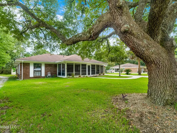 2513 Fairley Rd, Gautier, MS 39553