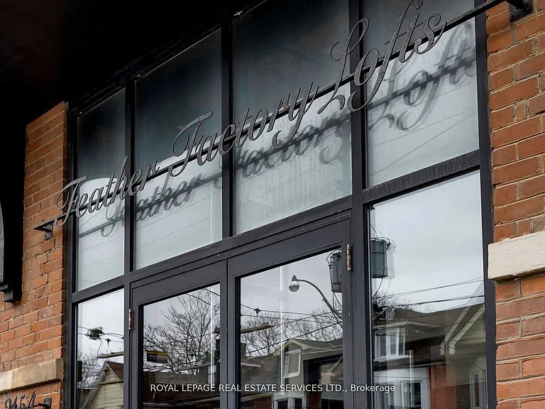 2154 Dundas St W #405 — Photo 3