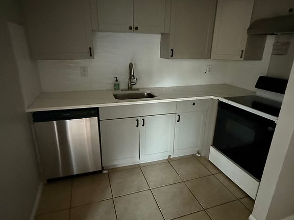 2nd image of 321 22nd Ave S #321