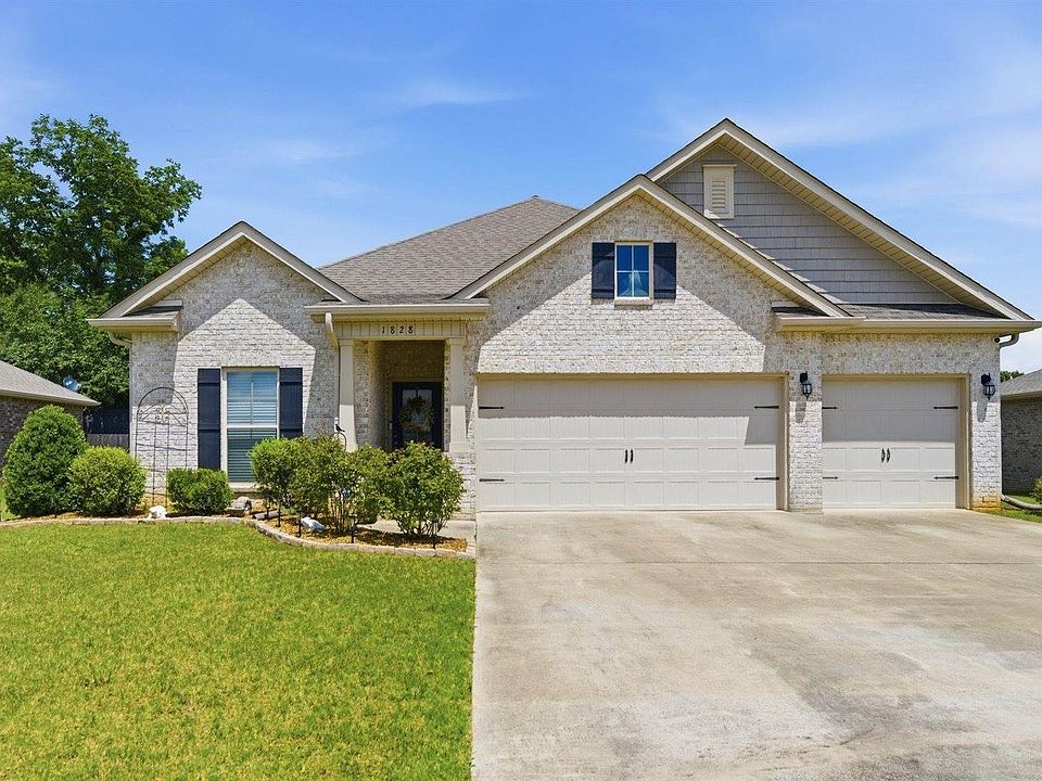 1st image of 1828 Magnolia Ln