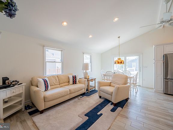4th image of 6 W McKinley Ave