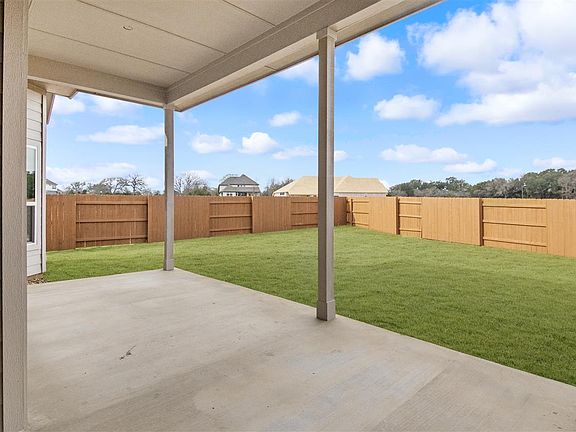 3rd image of 604 Breeze Hollow Ln