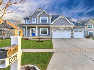 1209 White Oak Rd, Mahomet, IL 61853