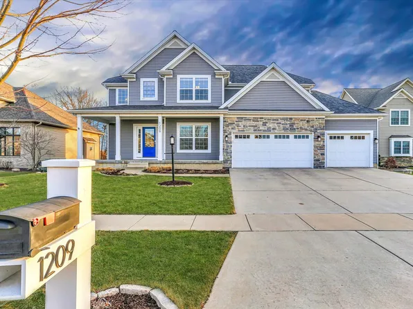 1209 White Oak Rd, Mahomet, IL 61853