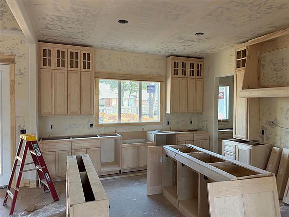 4th image of 3109 Basanova Dr