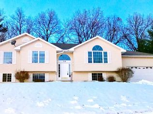 718 Farr Ct, Eau Claire, WI 54701