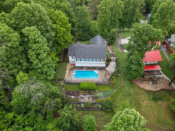 2nd image of 719 Lakehaven Cir