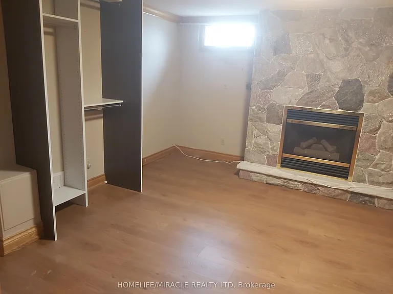 1054 Copperfield Dr #LOWER — Photo 2
