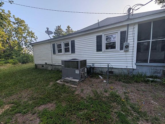 3rd image of 17564 Newberry Rd