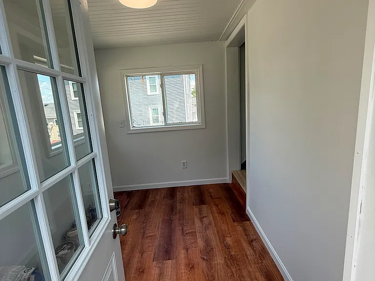 154 Mount Saint Charles Ave #2 — Photo 2