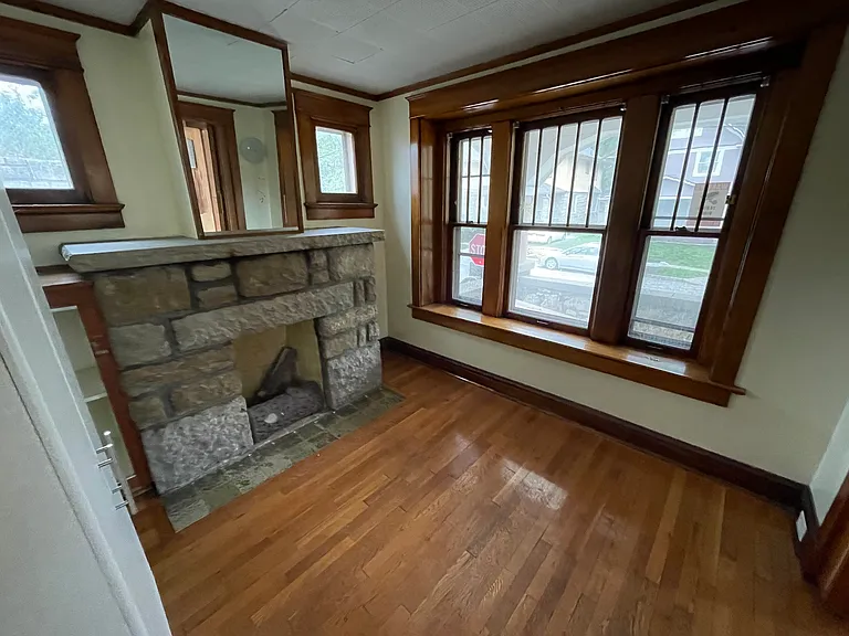 3344 Wyandotte St — Photo 8