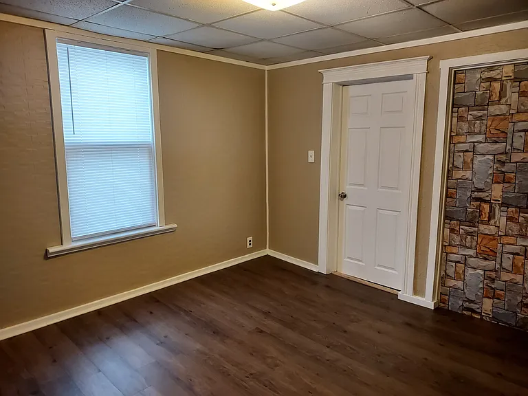 729 Elizabeth St — Photo 3