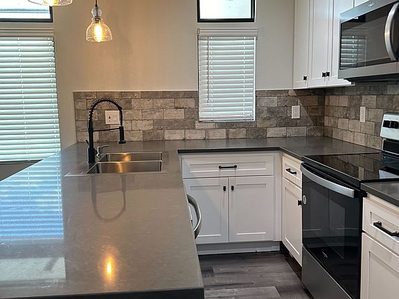 3rd image of 5402 Gaston Ave #2B-1Ba-840Sqft