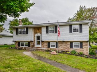 945 Richards Dr, Louisville, OH