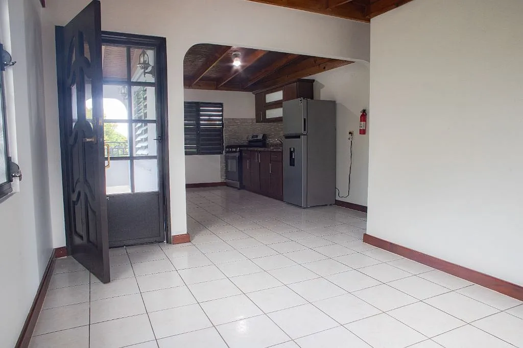 2 bed, 1.0 bath, 1600 sqft, $1,350 — Photo 4