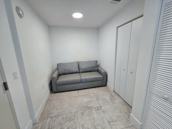 190 SW 8th St #Id1514885p, Miami, FL 33130