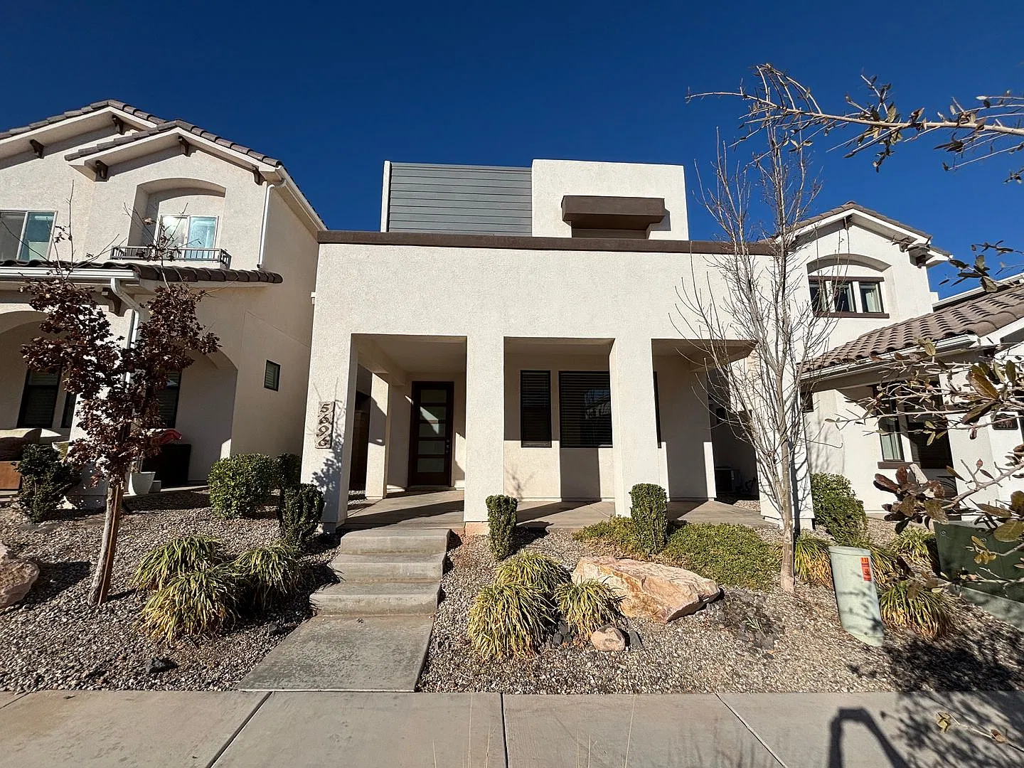 Spacious Home For Rent In Desert Color! — Photo 2