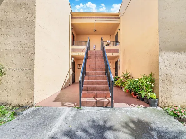 10893 NW 7th St APT 13-27, Miami, FL 33172