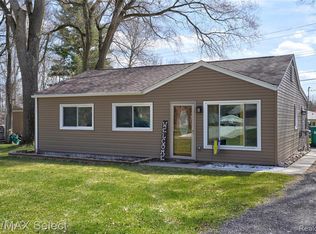 7033 Felix Dr, Clarkston, MI