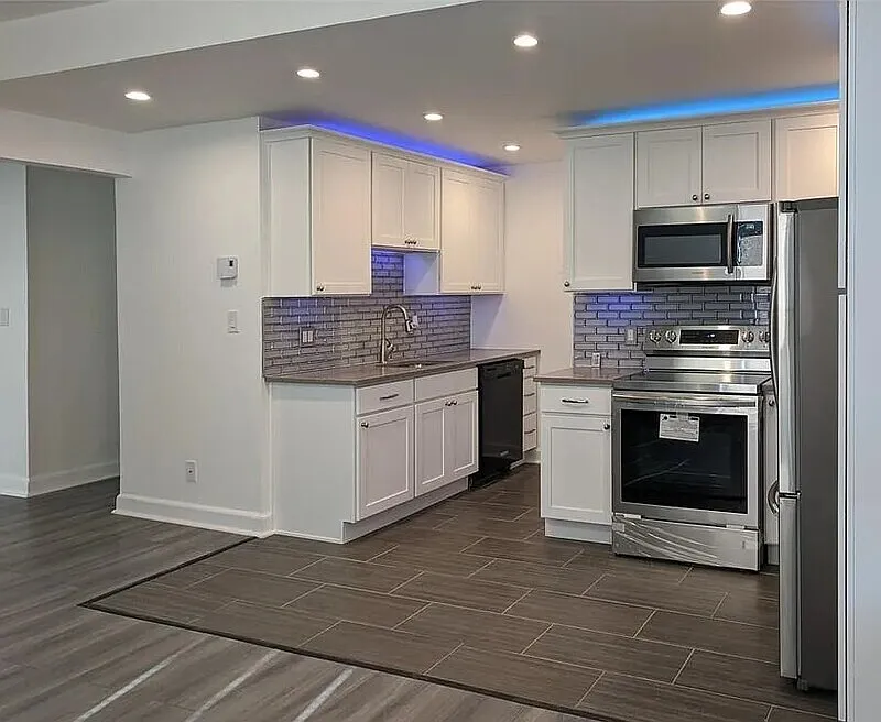 2 bed, 2.0 bath, 914 sqft, $1,690 — Photo 4