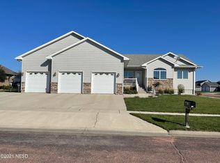 408 Fairway Dr, Colman, SD 57017